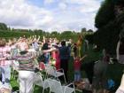 Harlekin bringt Jung und Alt zum Lachen